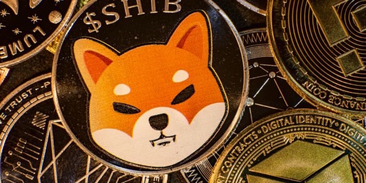 Shiba Inu At $0.0000072: Sellers Push For Breakout