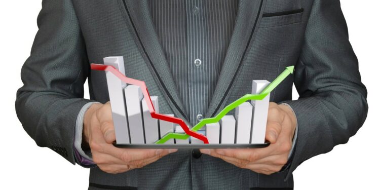 Chainlink Spikes 10% On Weekly Chart As Market Sees Correction