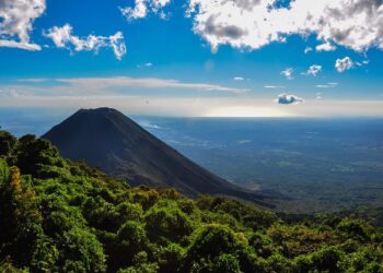 Bitcoin-Friendly El Salvador Poised to Become Financial Center of the Americas, Says VanEck Strategy Adviser