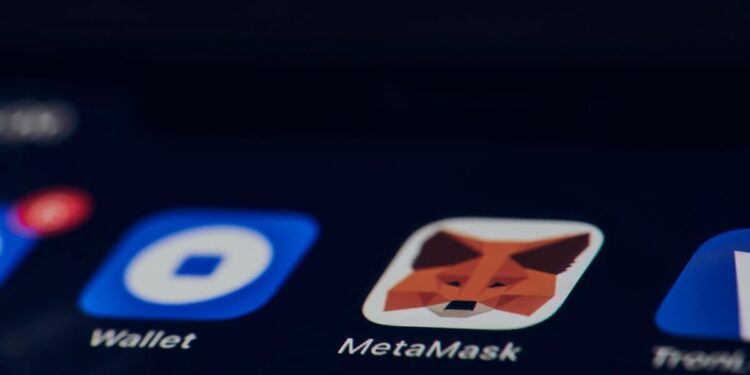 Apple Unexpectedly Pulls MetaMask Wallet from App Store – What’s Going On?