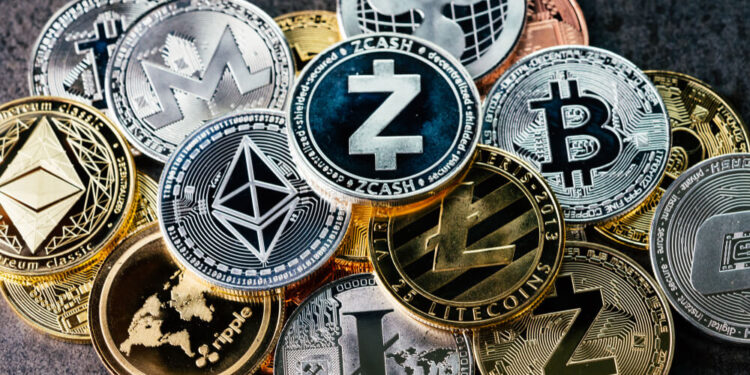 Crypto Analyst Projects $7 Trillion Market Cap For Altcoins