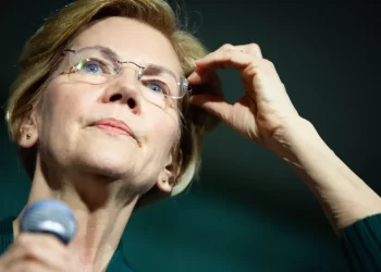 Elizabeth Warren: Update Bank Secrecy Act to Address Crypto ‘Threat’