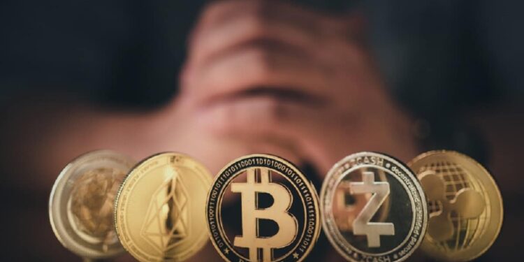 Senior Analyst Says These Altcoins Will Make a Move Soon