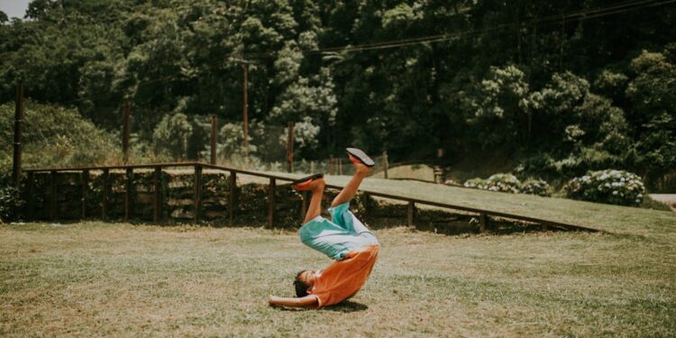 Shiba Inu Dips Below $0.00003 Again