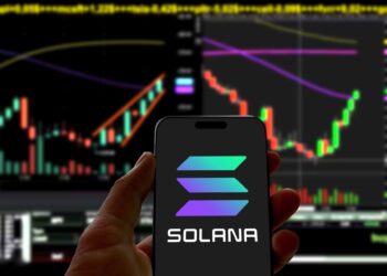 Bernstein Highlights Solana’s Lead in Blockchain Payments Amid Ongoing Scalability and Outage Concerns