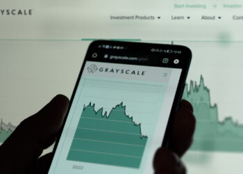 Grayscale ETF Outflows Slow Down, as BlackRock’s IBIT Takes in $15 Billion in Cash