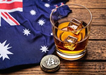 Aussie Crypto Experts Mix Insights and Whisky in Industry Talk