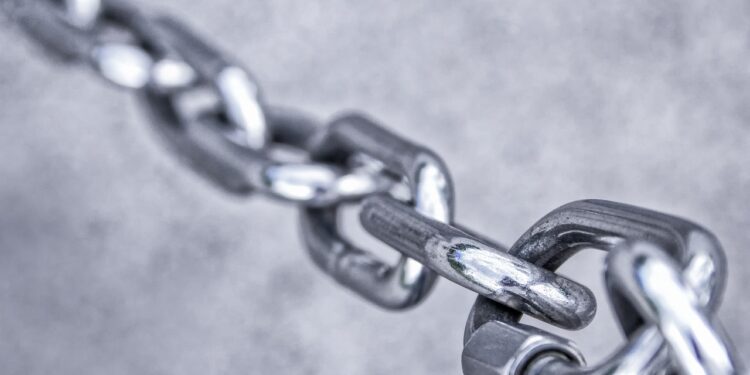 Chainlink Inches Closer To $18 Despite Bearish Pressure