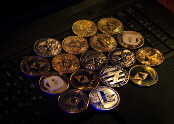 Altcoin Season Is Here, Analyst Explains How to Turn $1k Into $10k
