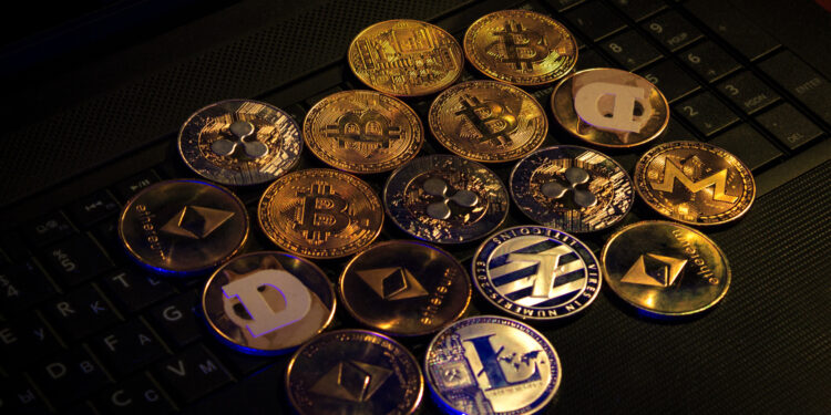 Altcoin Season Is Here, Analyst Explains How to Turn $1k Into $10k