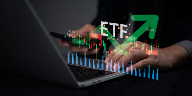 ETF Guru Forecasts 2025 Market Trends for XRP, Solana and More