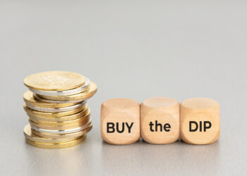 Analyst Reveals if It’s a Good Time to Buy the Dip, As Bitcoin Briefly Falls Below $90k