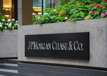 JP Morgan Survey Reveals Modest Growth in Crypto Trading Plans Amid Market Volatility Worries