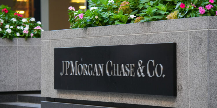 JP Morgan Survey Reveals Modest Growth in Crypto Trading Plans Amid Market Volatility Worries