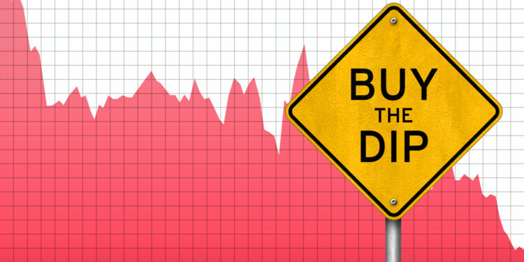 Analysts Say Bitcoin in ‘Shakeout’ Phase, Not Cycle’s End Amid Warning of Months of Consolidation