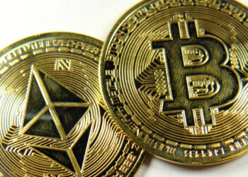 Standard Chartered Adjusts 2025 Price Estimates for Ethereum, Bitcoin