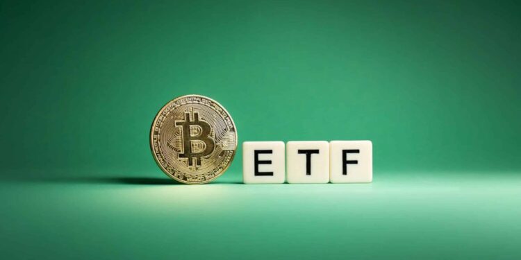 Bitcoin Spot ETF Exodus Continues: $900 Million Outflows Extend Losing Streak