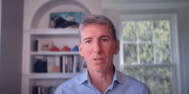 XRP Suppressed? Bitwise CIO Predicts Market Shock Post-Lawsuit