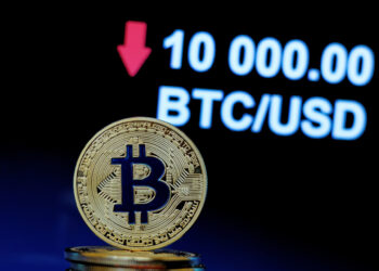Bloomberg’s Mike McGlone Predicts BTC Correction to $10k Amid Market Turmoil
