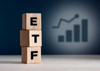 SEC Delays Several Crypto ETFs, Stalls on DOGE, SOL, XRP Filings