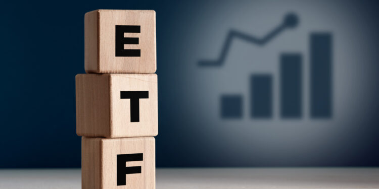 SEC Delays Several Crypto ETFs, Stalls on DOGE, SOL, XRP Filings