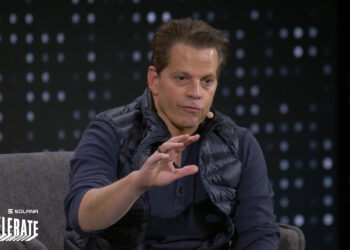 Scaramucci Declares Blockchain the Future Backbone of Global Finance