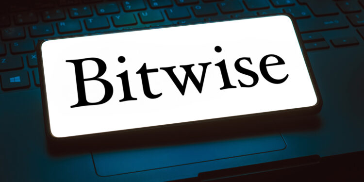 SEC Fast‑Tracks, Then Freezes Bitwise’s Crypto Index ETF Conversion