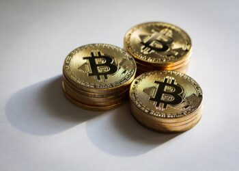 Bitcoin Bull Market Is Over? Analyst Calls 50% Crash To $60,000