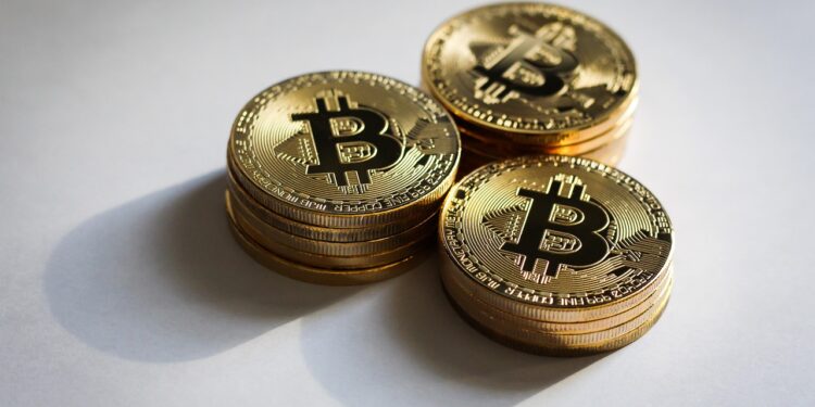 Bitcoin Bull Market Is Over? Analyst Calls 50% Crash To $60,000