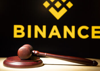 Senator Warren Demands Answers on Binance’s US Compliance Deal