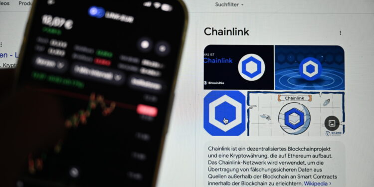 Chainlink CEO Meets SEC, Signals Shift Toward On-Chain Asset Compliance