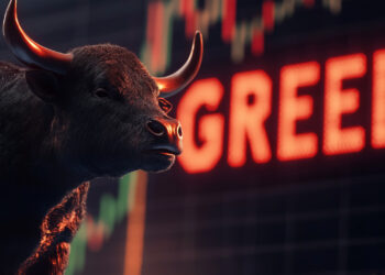 Saylor Pauses Bitcoin Acquisitions, Asks MrBeast to “Buy Bitcoin”