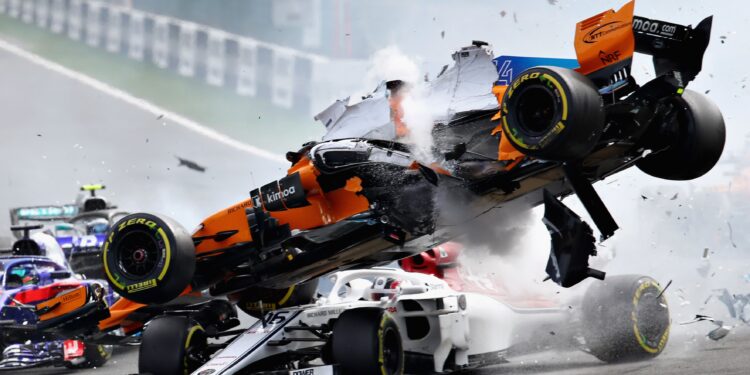 XRP Price To Crash 40%? Analyst Reveals Worst-Case Scenario