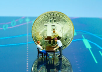 Index Axe Looms Over Saylor’s Strategy as Crypto Slump Threatens Billions in Passive Flows