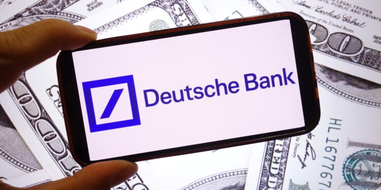 Deutsche Bank Blames Risk-Off Mood and Hawkish Fed for Bitcoin’s Six-Week Slide