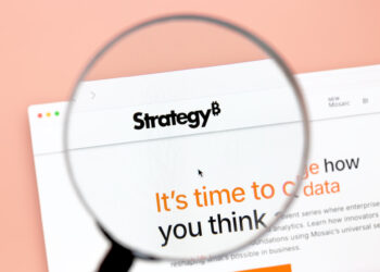 Bitcoin Premium in Michael Saylor’s Strategy Stock Nears ‘Crypto Winter’ Lows, But TD Cowen Still Sees 200% Upside