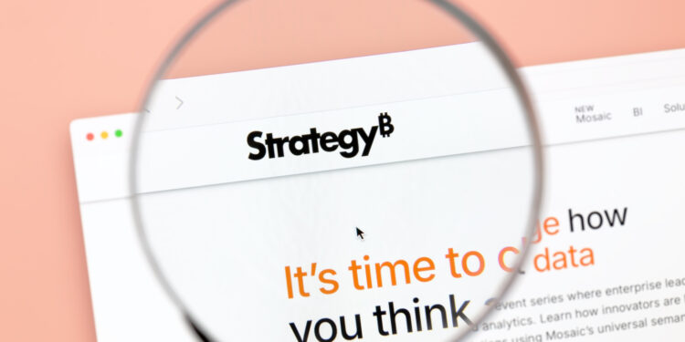 Bitcoin Premium in Michael Saylor’s Strategy Stock Nears ‘Crypto Winter’ Lows, But TD Cowen Still Sees 200% Upside