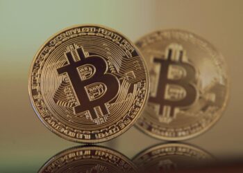 Bitcoin Valuation Reset: MVRV Slides Into Macro Correction Territory — What This Means