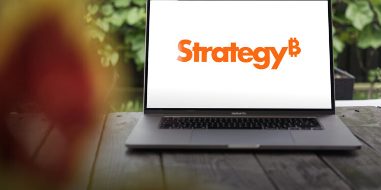 Saylor’s Strategy Builds $1.44B Cash Reserve as Bitcoin Holdings Hit 650,000