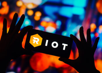Riot Platforms Cashes In on Bitcoin Rally With $200M Year-End Sales