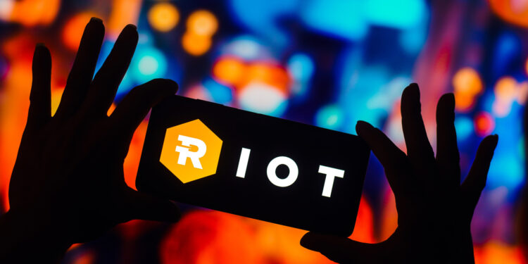 Riot Platforms Cashes In on Bitcoin Rally With $200M Year-End Sales