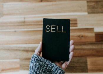 Bitcoin Whales Hit The Sell Button, $135K Target Now Trending