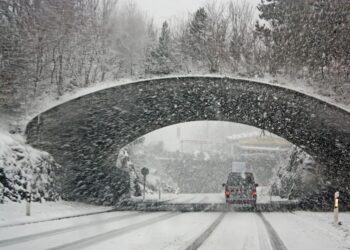 US Storm Smashes Bitcoin Mining Power, Sending Hash Rates Tumbling