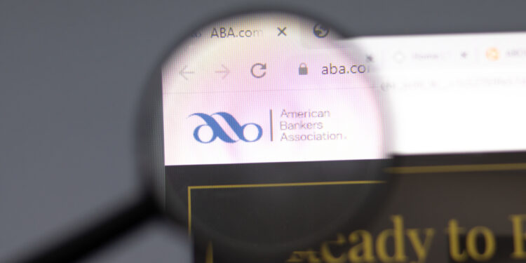 US Bank Lobby Urges OCC to Pause Crypto Trust Charters Amid Stablecoin Uncertainty