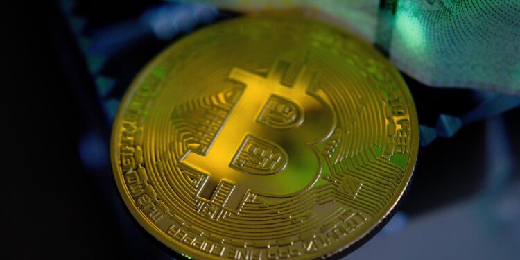 Expert Trader Who Correctly Predicted Bitcoin Top Just Shared A Chart Pointing Below $4,000