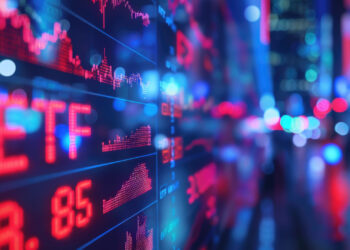 Bloomberg Analysts Say Bitcoin ETFs Still Up $53B Despite Months of Outflows