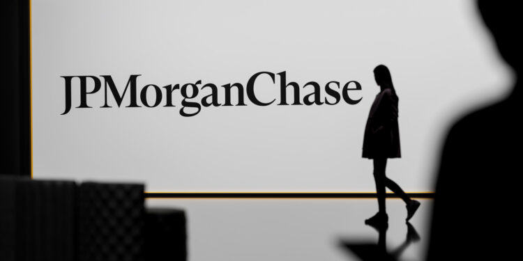 Investors Accuse JPMorgan of Facilitating $328M Crypto Fraud