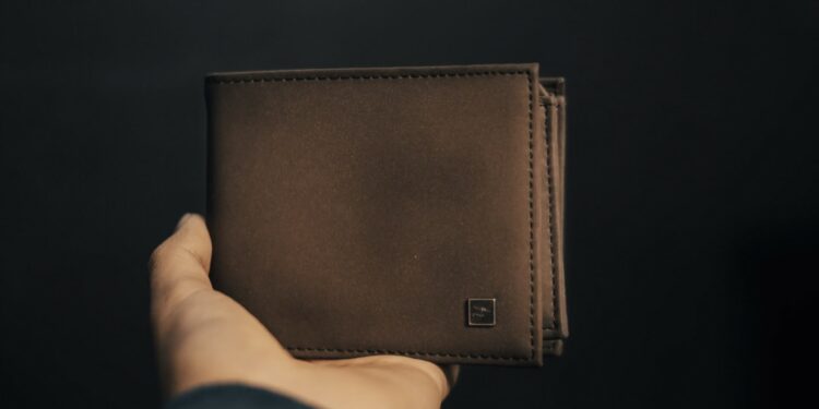 Spain Raid on Largest Manga Piracy Site Uncovers Crypto Wallets Hidden in Thermometer