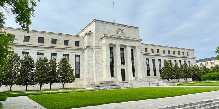 Crypto-Linked Fed Nominee Warsh Heads to Crucial Senate Showdown