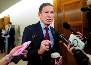 Senator Questions SEC Over Treatment of Trump Crypto Firms